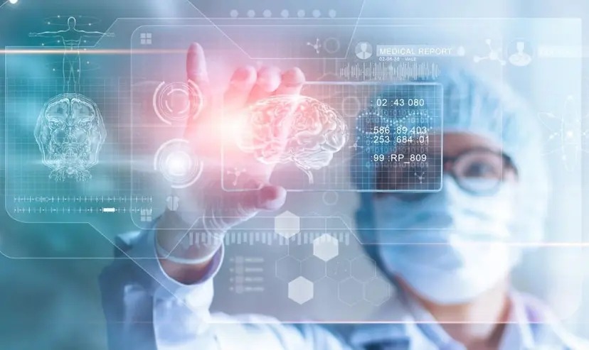 Persona sentada en silla de oficina